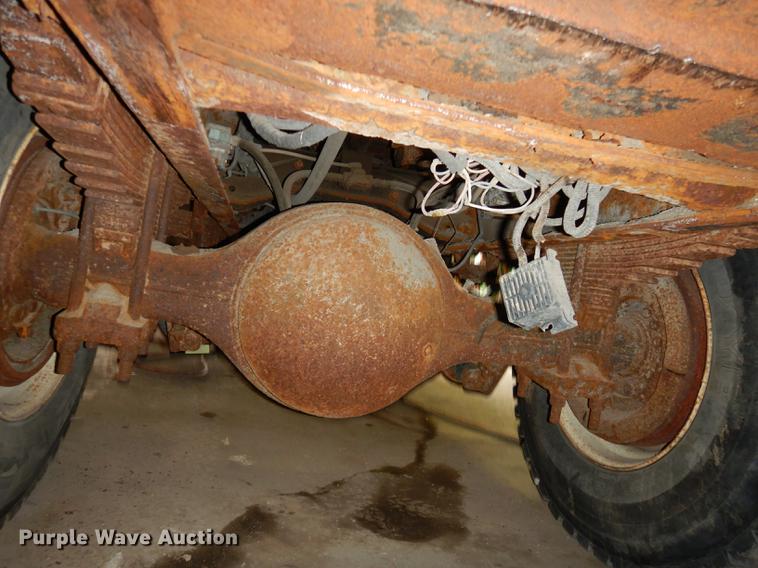 image for item J5539 2005 International 7300 dump truck