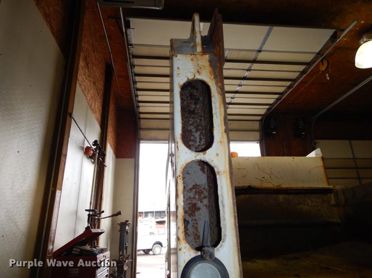 image for item J5539 2005 International 7300 dump truck