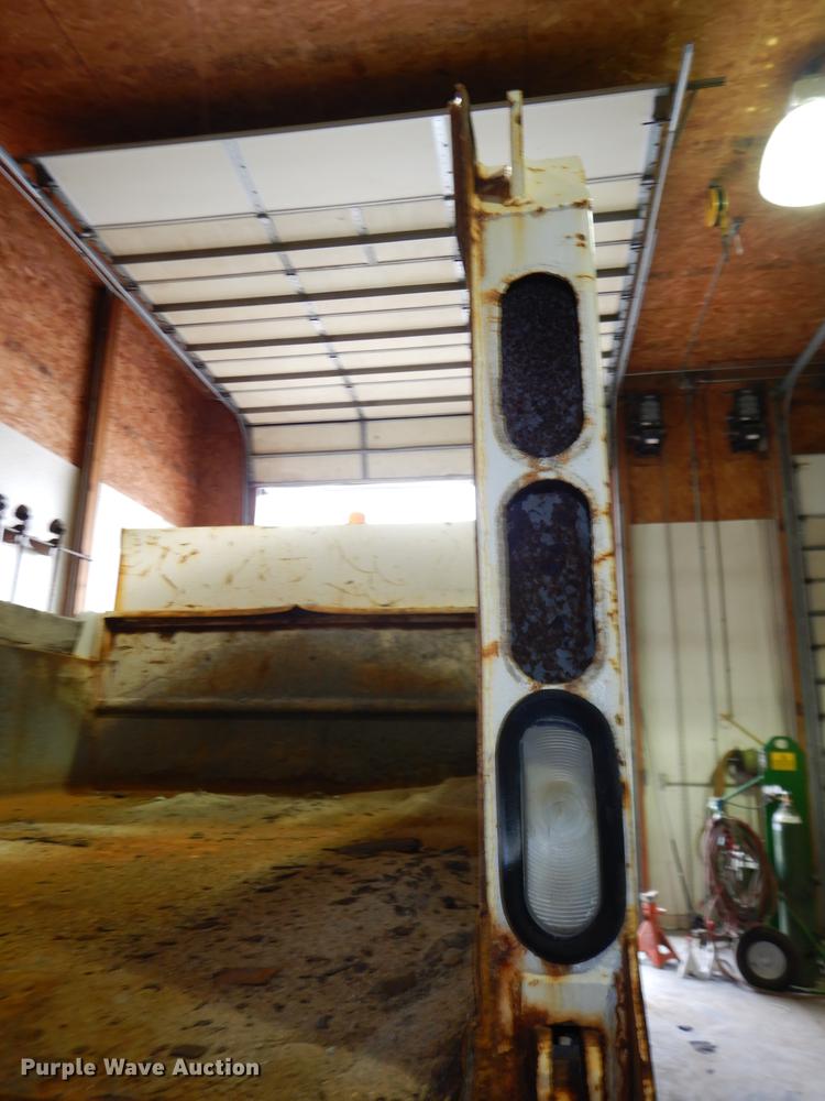 image for item J5539 2005 International 7300 dump truck