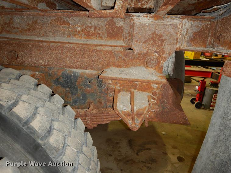 image for item J5539 2005 International 7300 dump truck