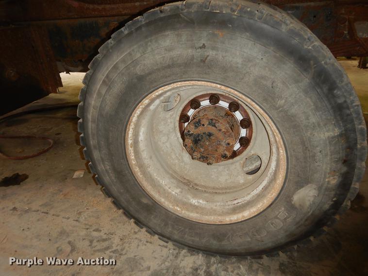 image for item J5539 2005 International 7300 dump truck