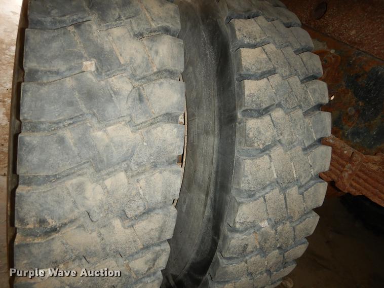 image for item J5539 2005 International 7300 dump truck