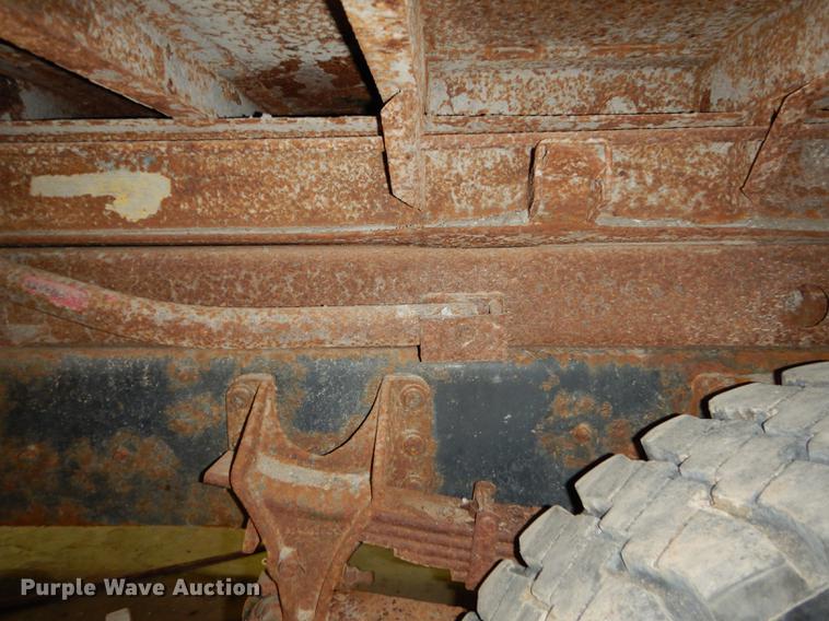 image for item J5539 2005 International 7300 dump truck