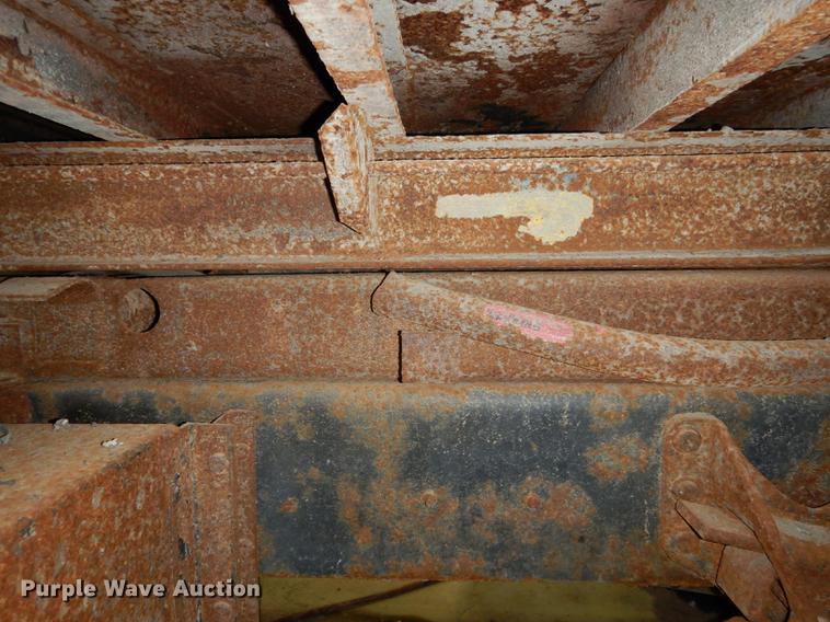 image for item J5539 2005 International 7300 dump truck