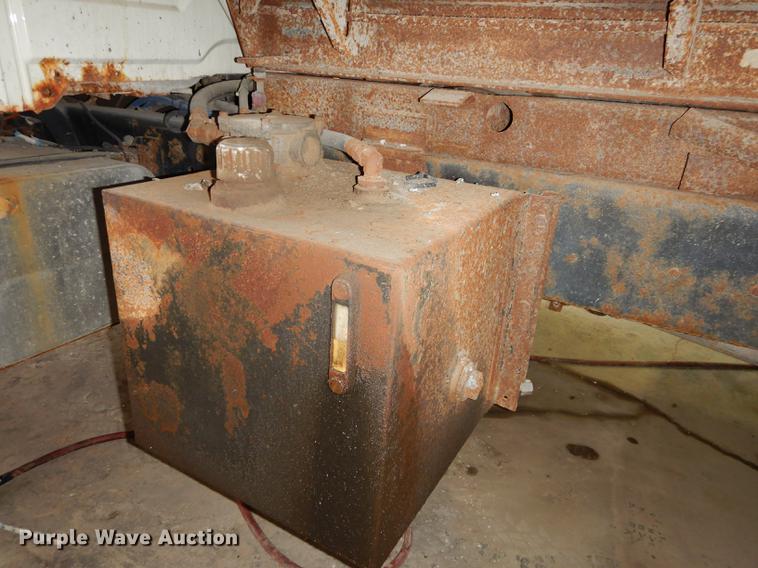 image for item J5539 2005 International 7300 dump truck