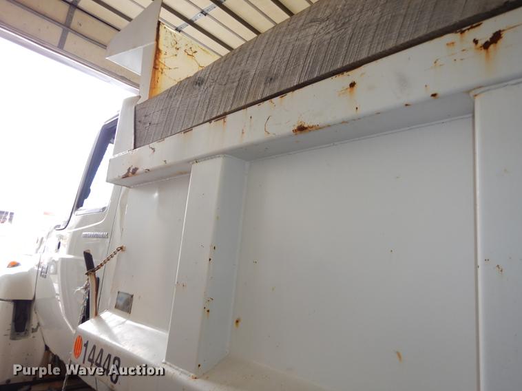 image for item J5539 2005 International 7300 dump truck