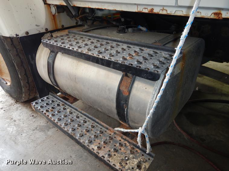 image for item J5539 2005 International 7300 dump truck