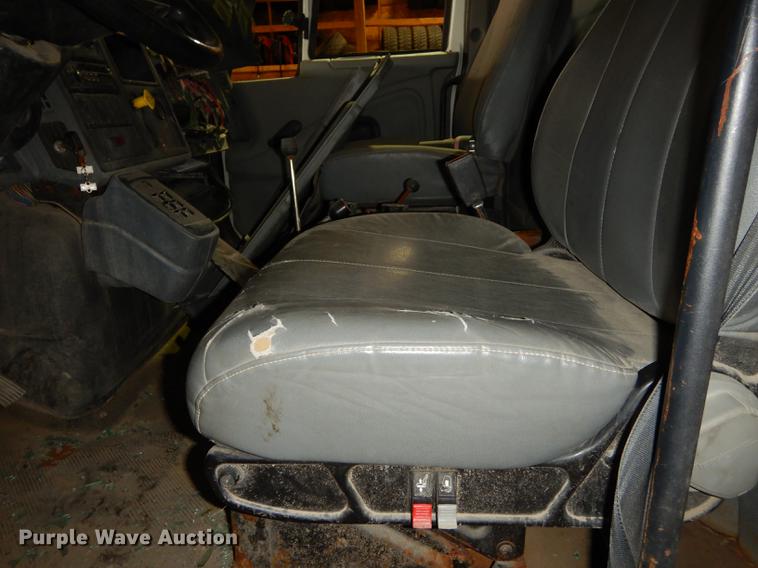 image for item J5539 2005 International 7300 dump truck