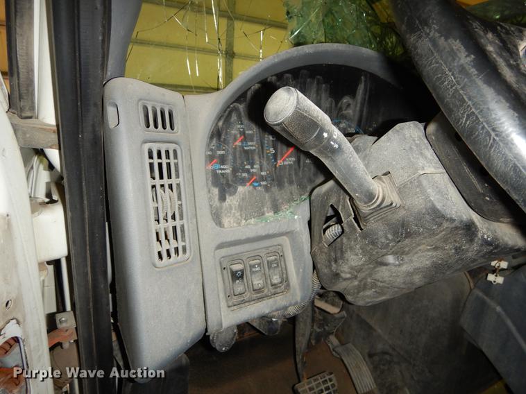 image for item J5539 2005 International 7300 dump truck