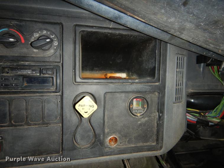 image for item J5539 2005 International 7300 dump truck