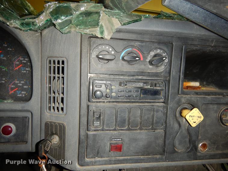 image for item J5539 2005 International 7300 dump truck