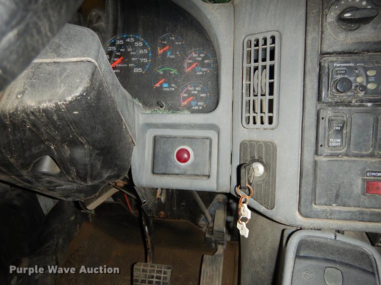 image for item J5539 2005 International 7300 dump truck