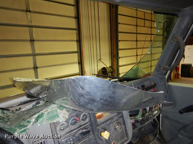 image for item J5539 2005 International 7300 dump truck