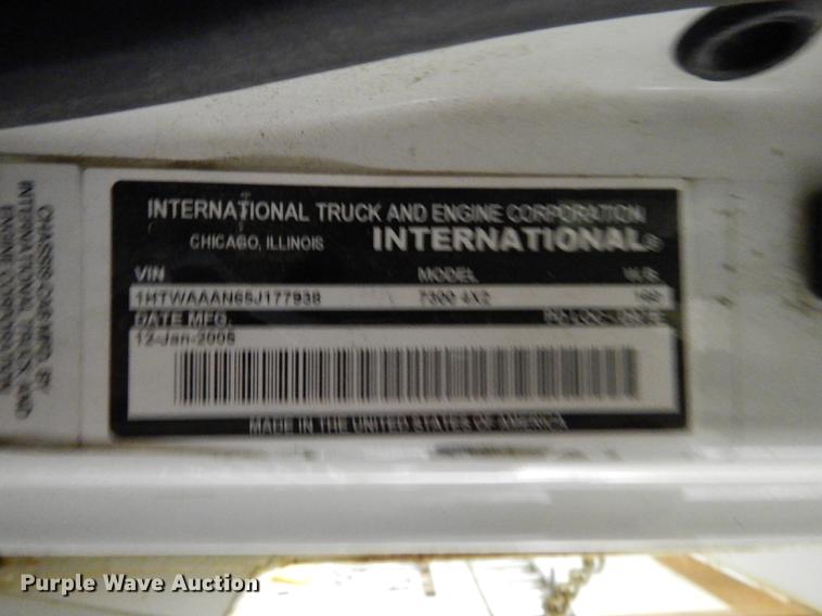 image for item J5539 2005 International 7300 dump truck