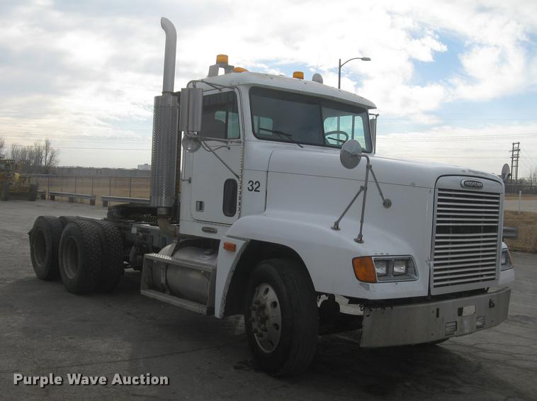 image for item L2381 1996 Freightliner FLD120 semi truck