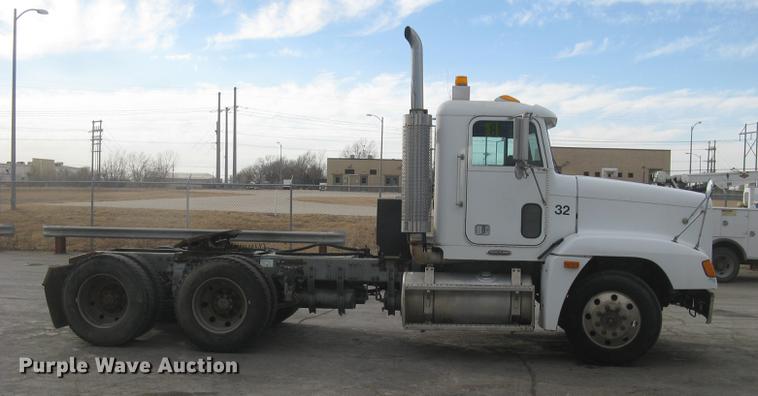 image for item L2381 1996 Freightliner FLD120 semi truck