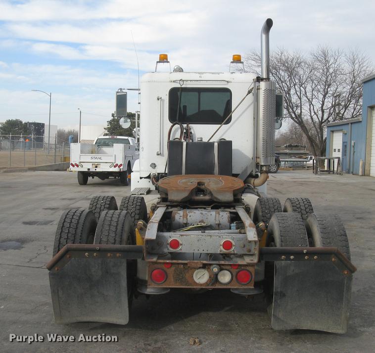 image for item L2381 1996 Freightliner FLD120 semi truck