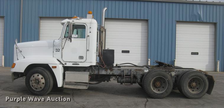 image for item L2381 1996 Freightliner FLD120 semi truck