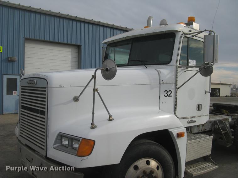 image for item L2381 1996 Freightliner FLD120 semi truck