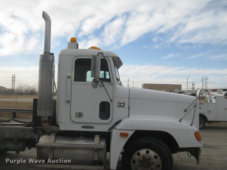 image for item L2381 1996 Freightliner FLD120 semi truck