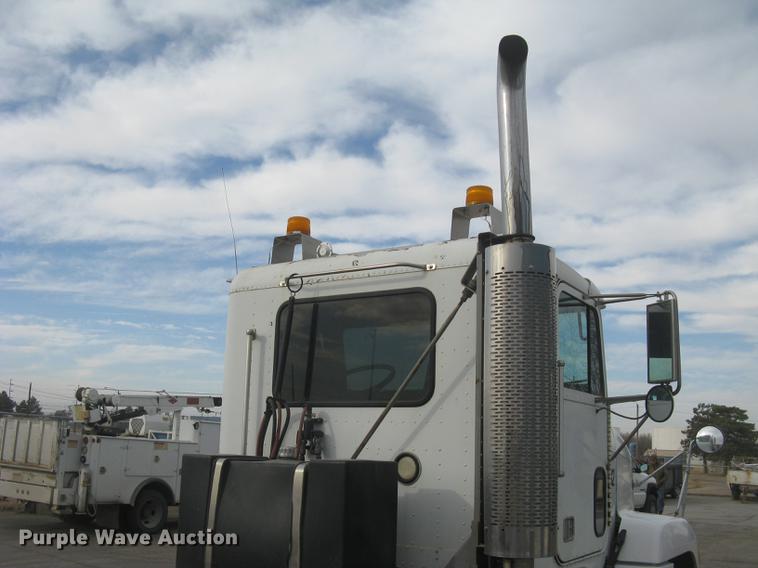 image for item L2381 1996 Freightliner FLD120 semi truck