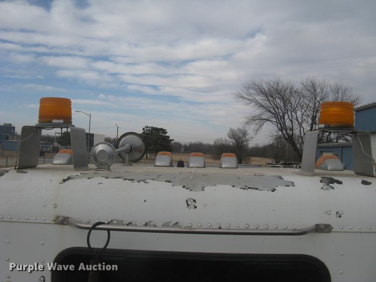 image for item L2381 1996 Freightliner FLD120 semi truck