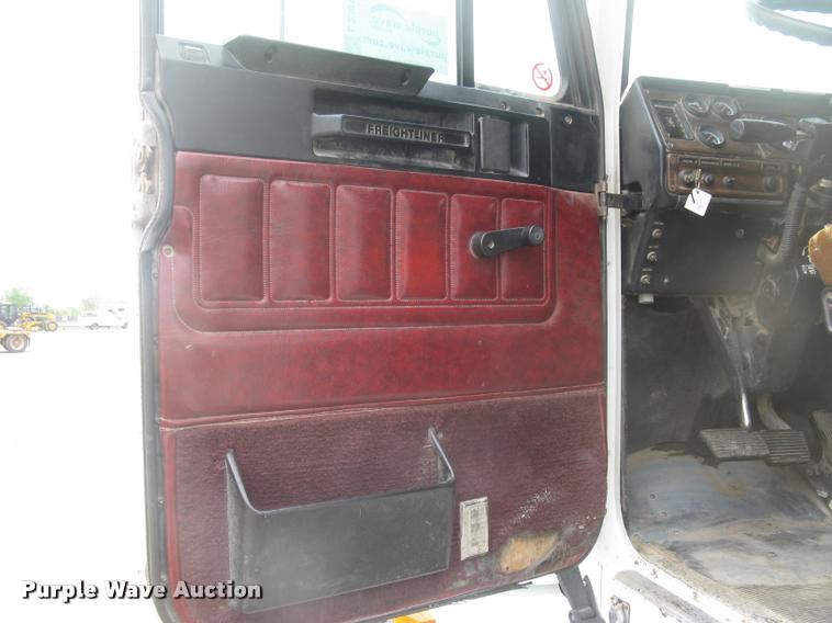 image for item L2381 1996 Freightliner FLD120 semi truck