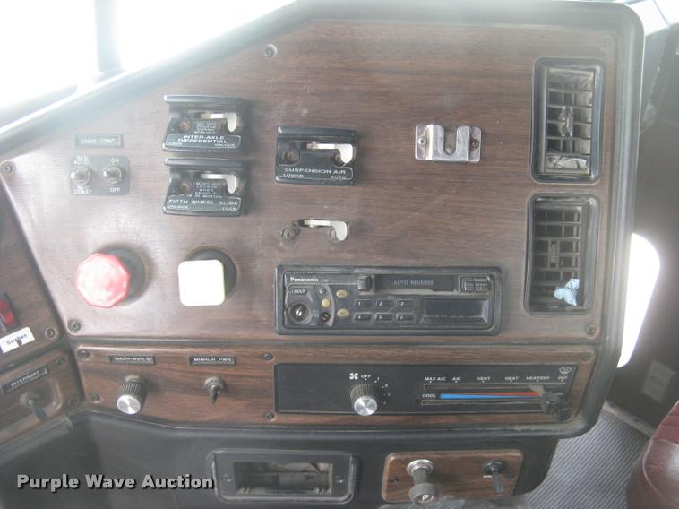 image for item L2381 1996 Freightliner FLD120 semi truck