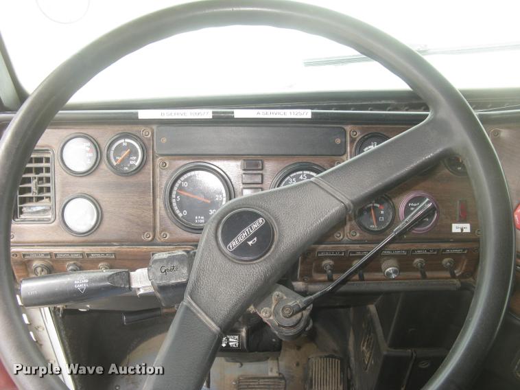 image for item L2381 1996 Freightliner FLD120 semi truck