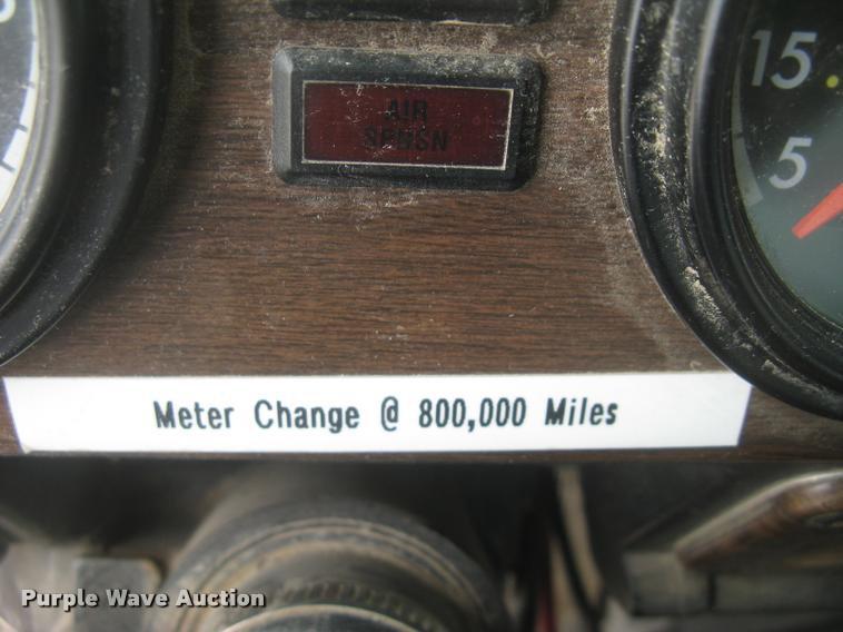 image for item L2381 1996 Freightliner FLD120 semi truck