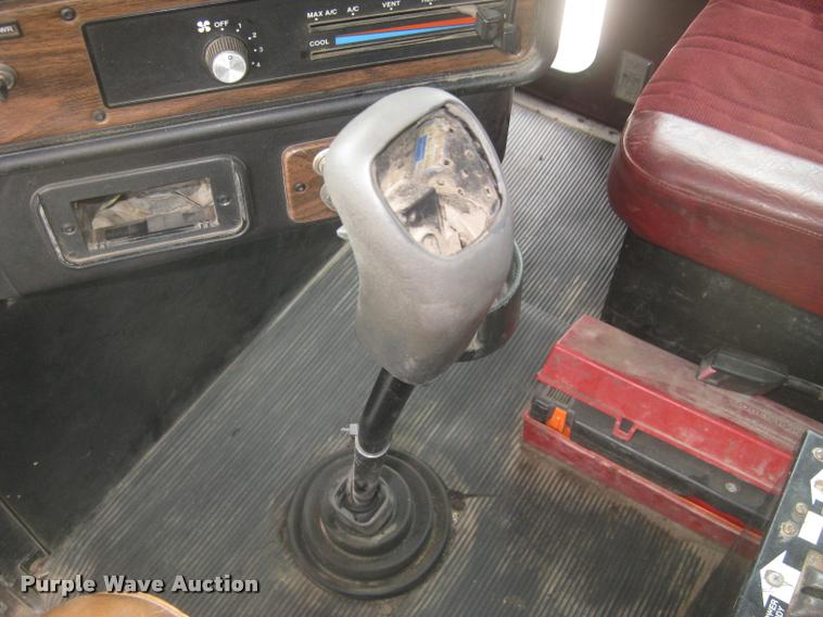 image for item L2381 1996 Freightliner FLD120 semi truck