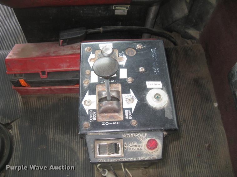 image for item L2381 1996 Freightliner FLD120 semi truck