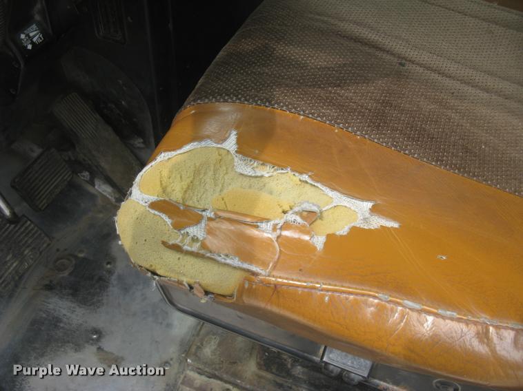 image for item L2381 1996 Freightliner FLD120 semi truck