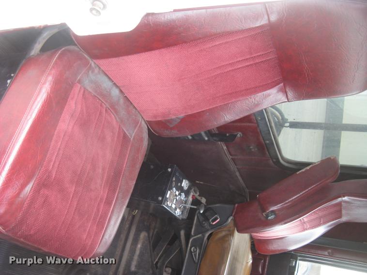 image for item L2381 1996 Freightliner FLD120 semi truck