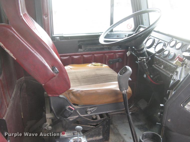 image for item L2381 1996 Freightliner FLD120 semi truck