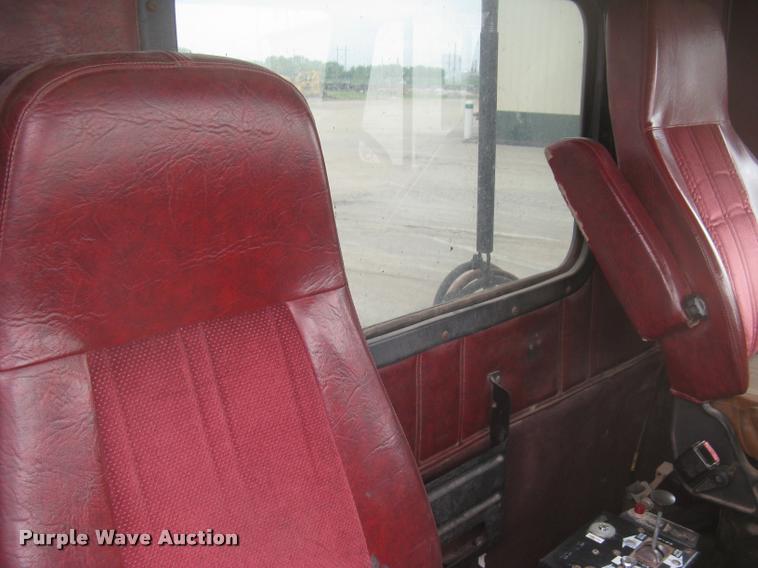 image for item L2381 1996 Freightliner FLD120 semi truck