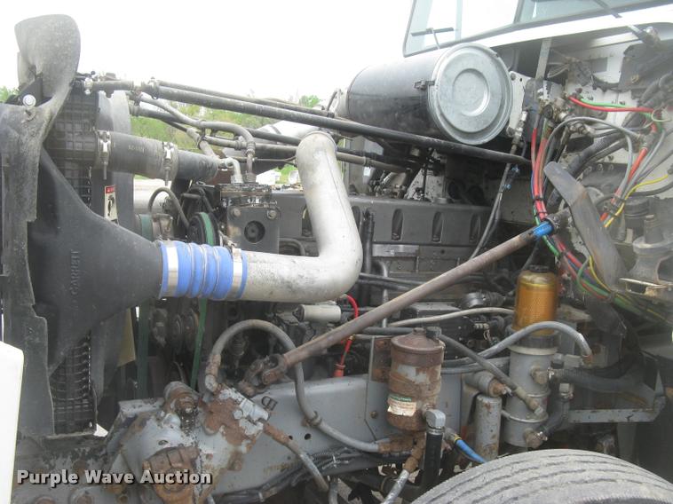 image for item L2381 1996 Freightliner FLD120 semi truck