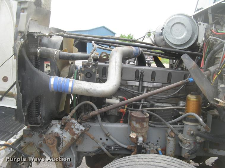 image for item L2381 1996 Freightliner FLD120 semi truck