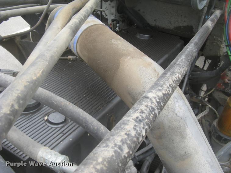 image for item L2381 1996 Freightliner FLD120 semi truck