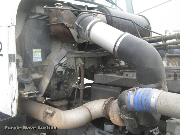 image for item L2381 1996 Freightliner FLD120 semi truck