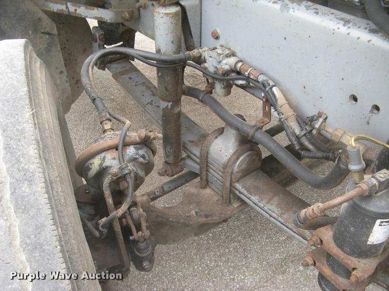 image for item L2381 1996 Freightliner FLD120 semi truck