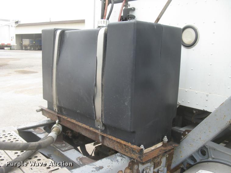 image for item L2381 1996 Freightliner FLD120 semi truck