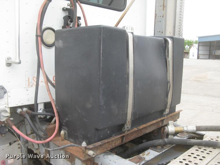 image for item L2381 1996 Freightliner FLD120 semi truck