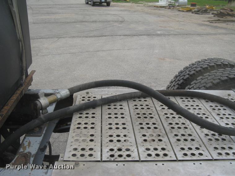 image for item L2381 1996 Freightliner FLD120 semi truck