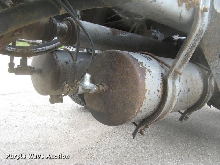 image for item L2381 1996 Freightliner FLD120 semi truck