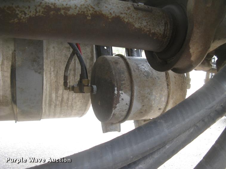 image for item L2381 1996 Freightliner FLD120 semi truck