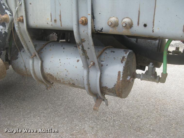 image for item L2381 1996 Freightliner FLD120 semi truck