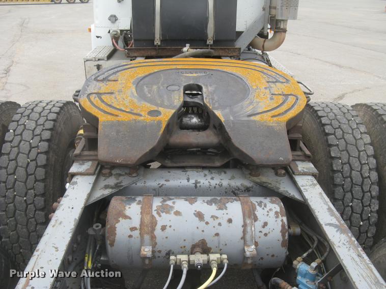 image for item L2381 1996 Freightliner FLD120 semi truck