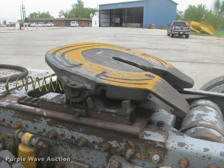 image for item L2381 1996 Freightliner FLD120 semi truck