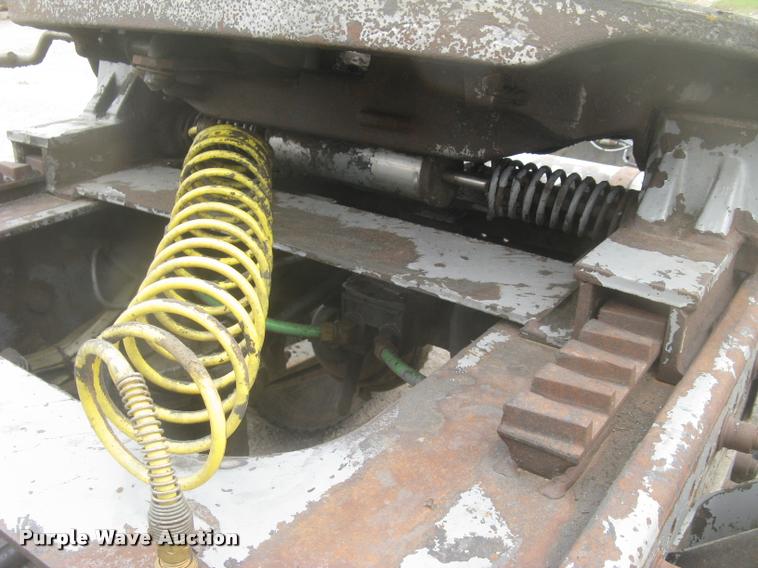 image for item L2381 1996 Freightliner FLD120 semi truck